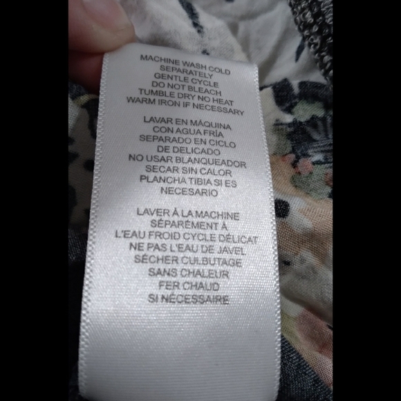 Kut from the Kloth floral and heathered gray top - Picture 8 of 8